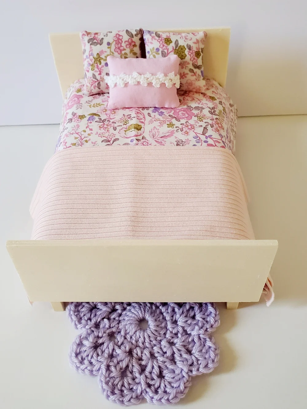 Miniature Dollhouse 1:12 Scale Pink Floral Blanket Maileg